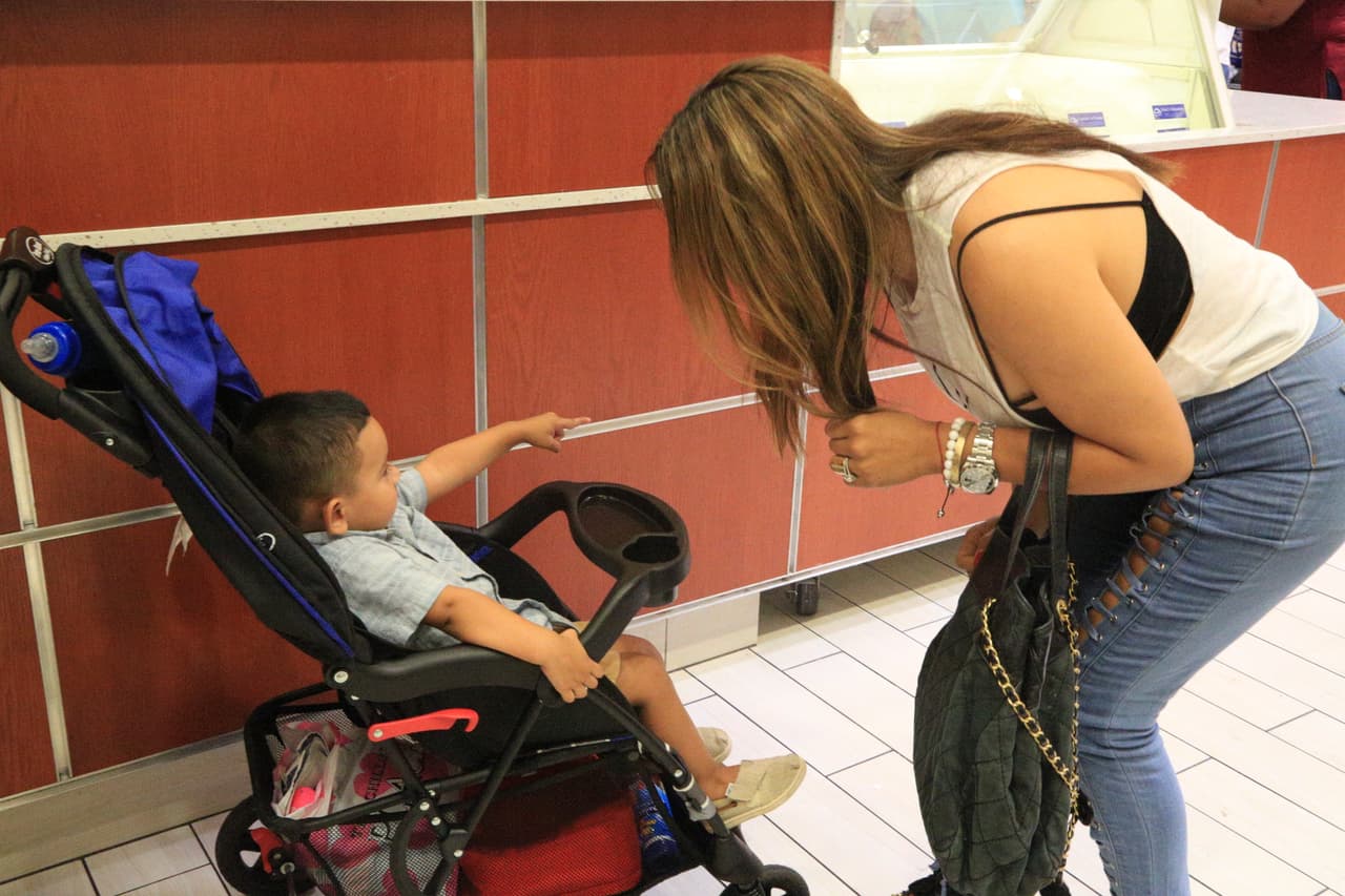 Los tres locutores se fueron a las calles de Dallas y tuvieron la oportunidad de conocer algunos de sus seguidores.
