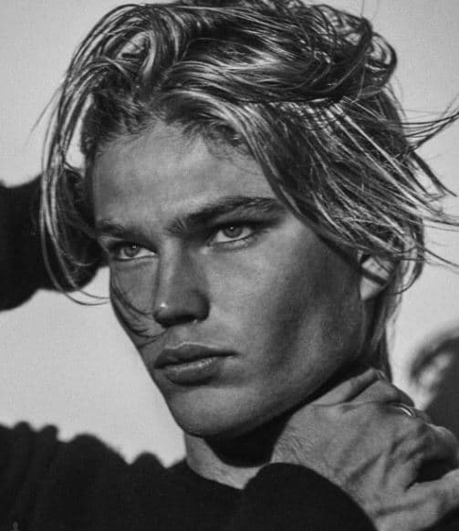 Su madre insistió, pues veía en Jordan un potencial oculto en su imagen desenfadada y en su altura de 1.88 metros.