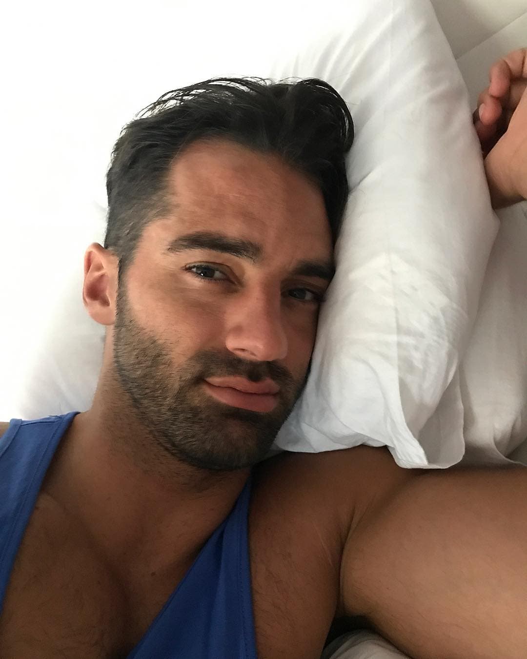 “Qué guapo”, “Qué bello” y “Qué hermoso”, son algunos de los mensajes que la estrella de baile recibió al pie de una fotografía en la que aseguró que una de las mejores costumbres españolas es "la siesta".