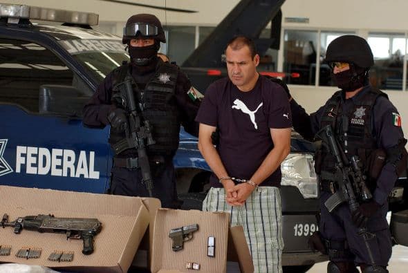 De ahí que los procesos de depuración se estén haciendo por etapas. Sin embargo parece seer que pese a las detenciones, los criminales siguen abudando en el país.