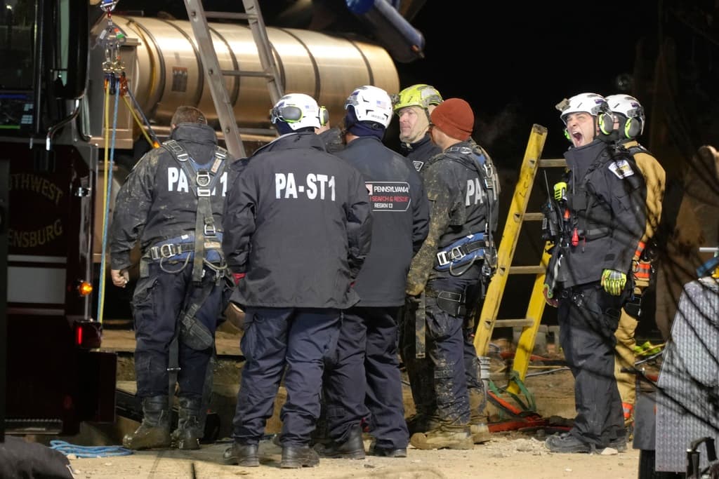 El Departamento de Protección Ambiental de Pensilvania recordó además que 20 pies (6 metros) bajo esa superficie se encuentra 
<b>la veta de carbón de Pittsburgh.</b> Por esa razón, advirtieron sobre la inestabilidad del terreno donde se realizaba el rescate y la falta de oxigenación.