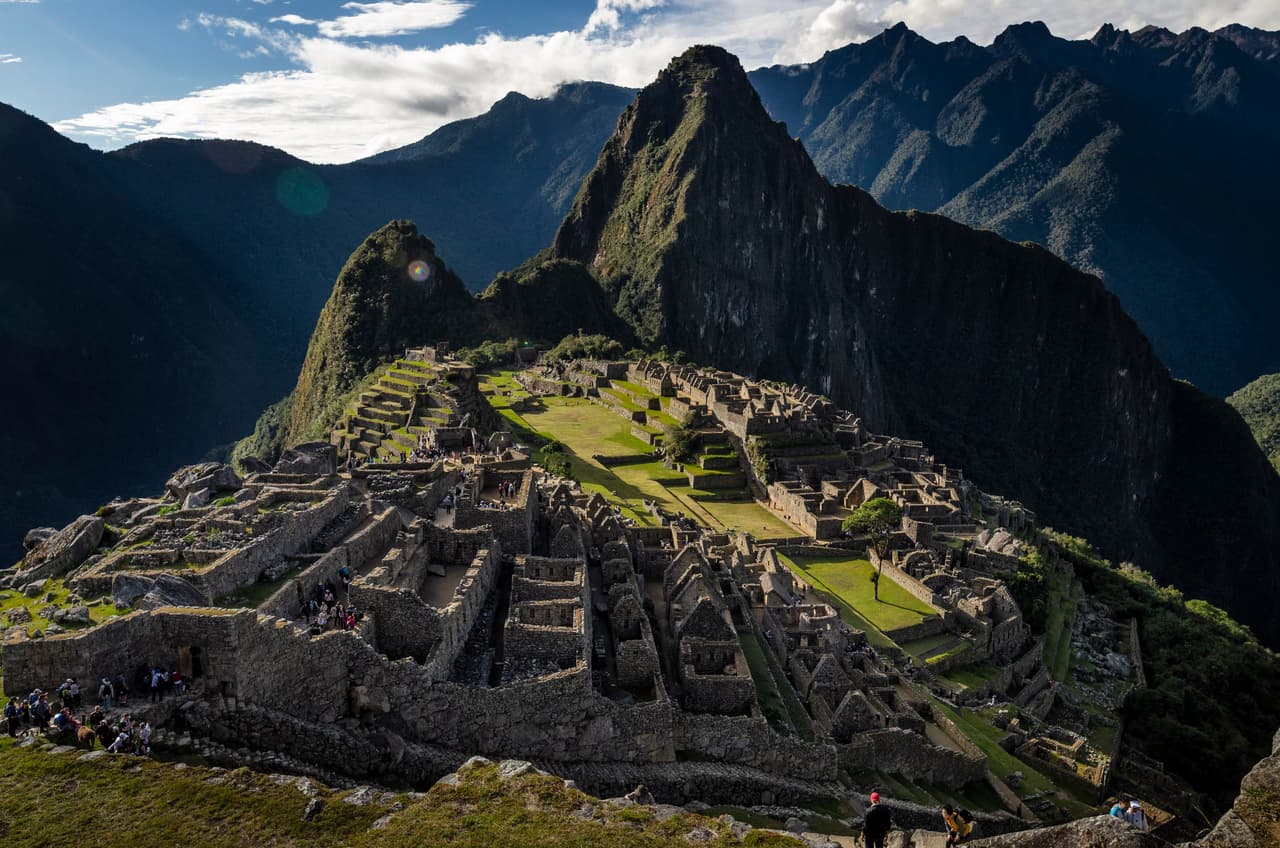 <b>Huayna Picchu</b>, la empinada formación de tierra revestida de abundante vegetación que complementa la vista de Machu Picchu, es la otra gran atracción turística de Cusco y ahora solo se permite el ingreso de 400 viajeros por día.