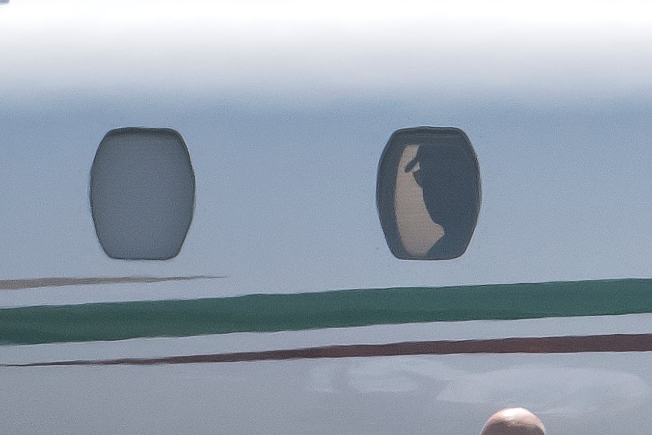 De acuerdo con 
<b><a href="https://www.dailymail.co.uk/news/article-7368495/Meghan-Markle-Prince-Harry-stayed-billionaires-playground-Ibiza-break.html" target="_blank">Daily Mail</a></b>, los vuelos de Harry y Meghan tuvieron un impacto de poco más de siete toneladas de huella de carbono. El promedio anual de una persona en el Reino Unido es de 13 toneladas al año, por lo cual la pareja real fue blanco de críticas.
<br>