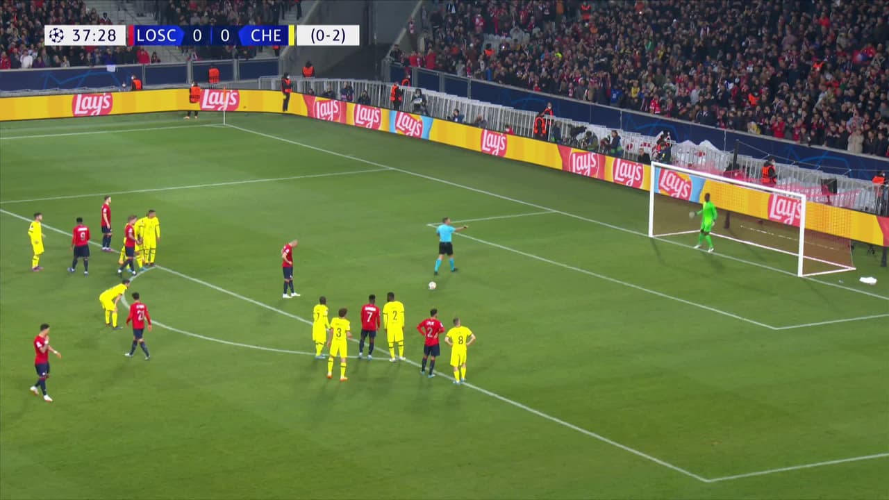 ¡GOL!  anota para Lille. Burak Yilmaz