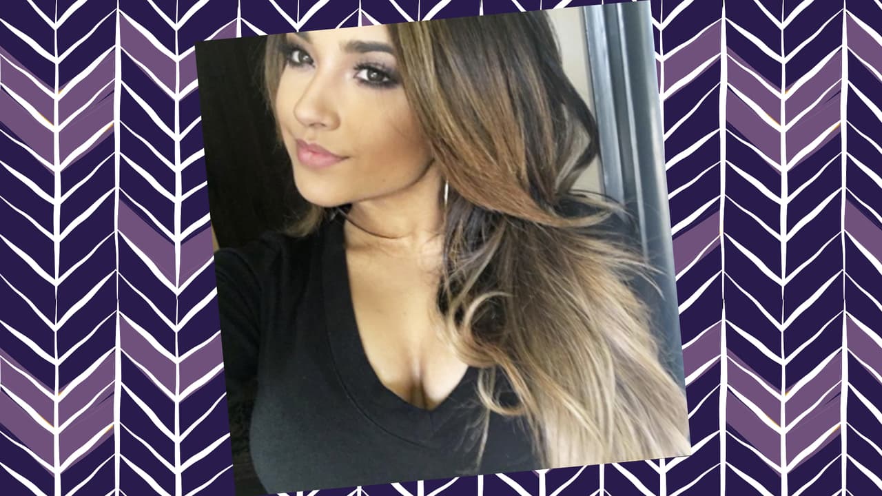 Vivian pudiera ser fácilmente la doble de nuestra Becky G. Ambas cantan, bailan y adoran las cámaras. A Becky la vimos de jueza invitada en Pequeños Gigantes USA y Vivian tampoco es ajena a los shows de Univision pues participó en 2016 en Va Por Ti. ¿En qué se parecen y en qué no?