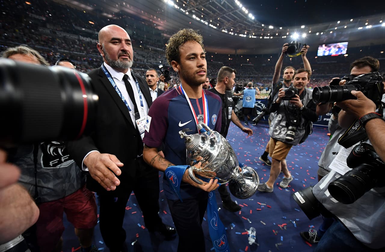 Tras el anuncio de la nueva camiseta del PSG, Neymar Jr. publicó en sus redes sociales que está orgulloso de vestirla y que espera darle alegrías al equipo. ¿Se acaban los rumores sobre el Real Madrid?