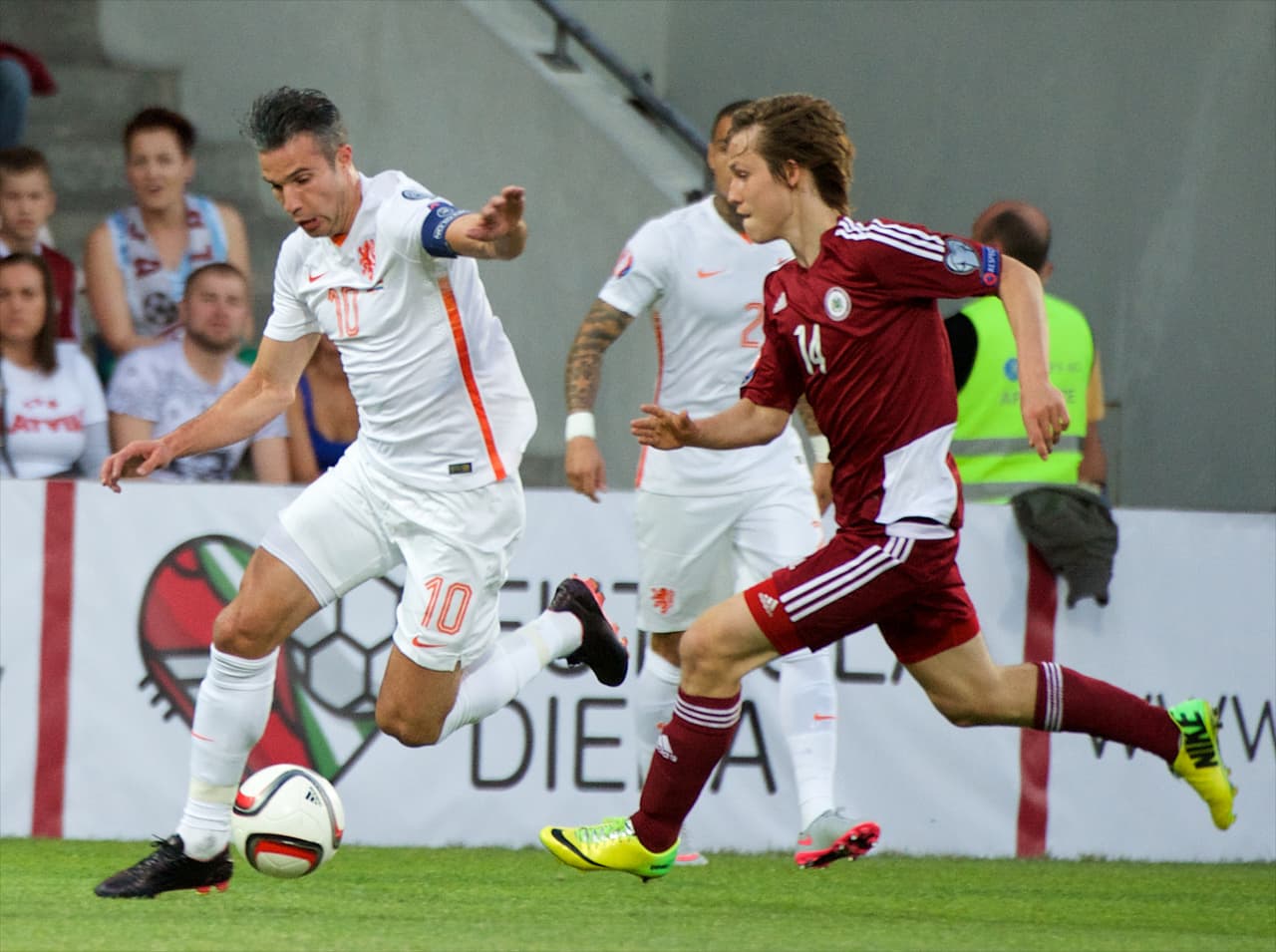 Letonia 0-2 Holanda: La 'Oranje' logra triunfo importante pero sigue sin convencer