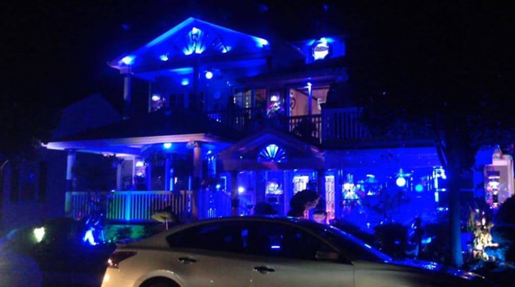 Casa azul provoca escándalo en New Jersey