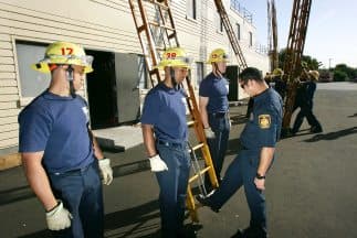Departamento de Bomberos de Los Ángeles investigado por sus políticas internas.