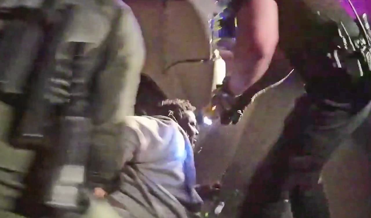 Familia de Javier Ambler, quien murió bajo custodia policial, demanda al condado Williamson