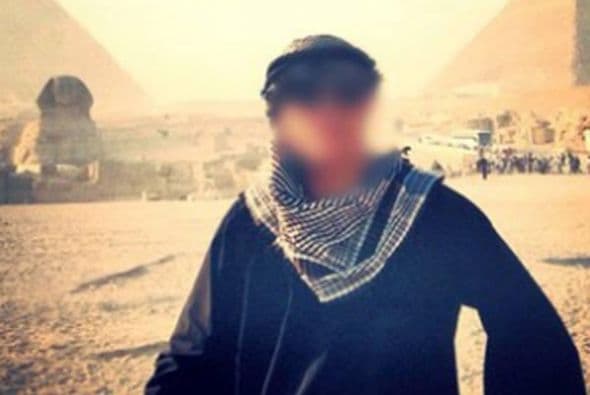 Aquí presume su supuesto viaje a Egipto. (Imagen tomada de Twitter).