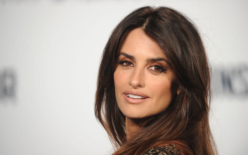 <b>Penélope Cruz</b>
<br>Nacida en Madrid, España, la lengua natal de 
<a href="https://www.univision.com/famosos/actrices-grabaron-telenovela-pelicula-serie-embarazadas-nadie-lo-noto-fotos">la actriz</a> es el español. Por sus interpretaciones también ha tenido que aprender inglés, italiano y un poco de francés.