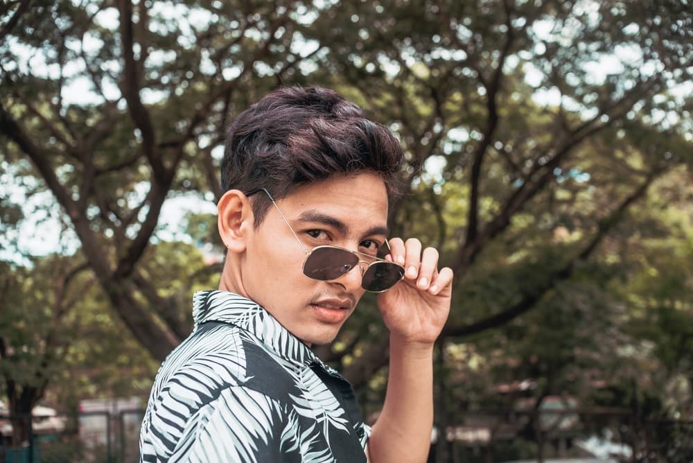 Hacia finales del mes de mayo, con la influencia retrógrada de Mercurio se te recomienda que no te precipites ni adelantes a los acontecimientos. Si en esos momentos te ofrecen algún empleo o una posición que no te gusta mucho pide tiempo, no digas que no pero tampoco que sí. Tú sabrás lo que haces cuando llegue a tus manos esa solución.
<br>