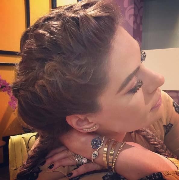 Las pulseras o brazaletes son la mejor opción para hacer más chic tu look diario.