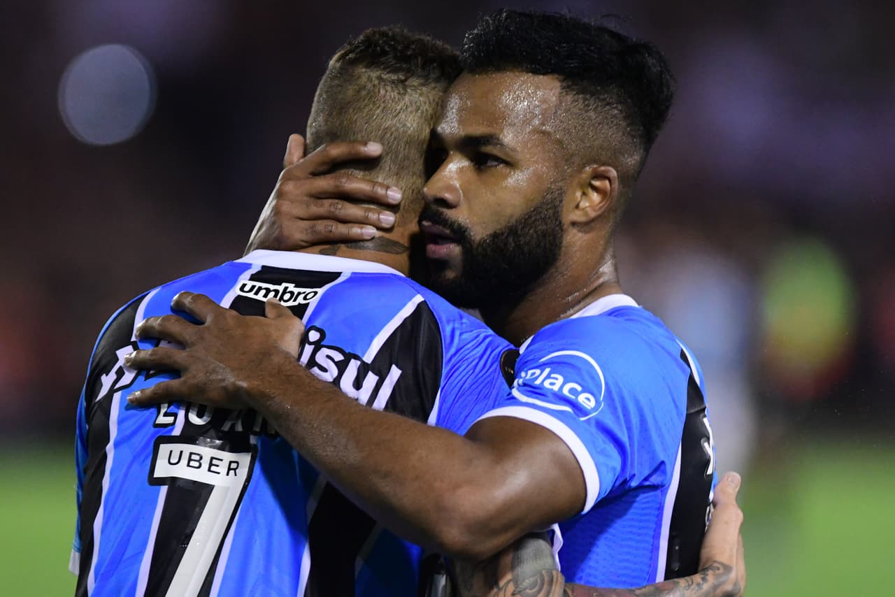 Fue así como los goles de Fernandinho y Luan pusieron el camino para la celebración final de Gremio en el estadio de Lanús.