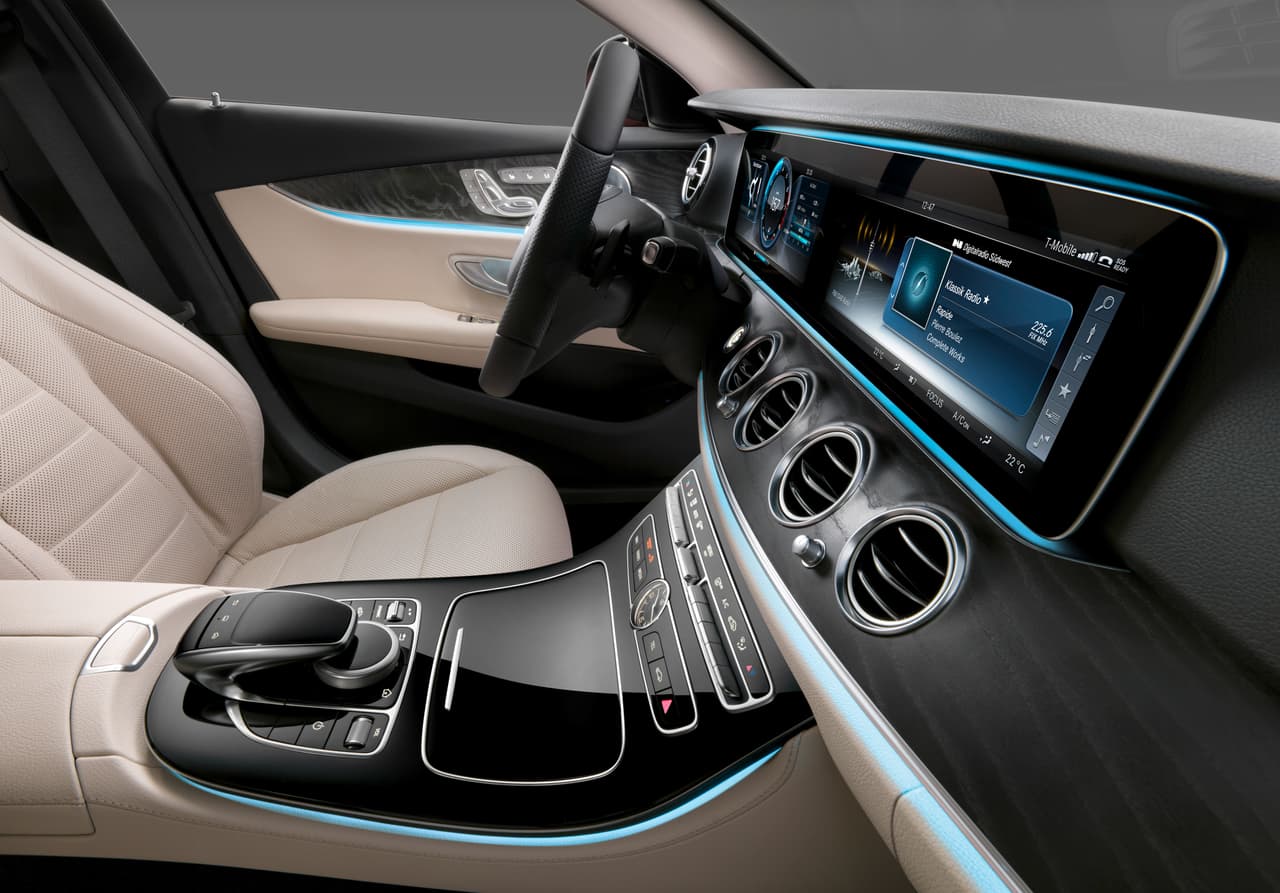 Tablero de instrumentos y controles del nuevo Mercedes-Benz Clase-E 2017