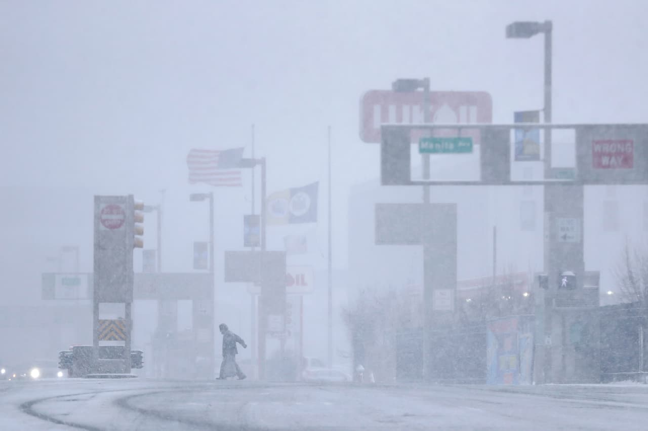 La intensidad de la tormenta comienza a sentirse en Jersey City, Nueva Jersey.
