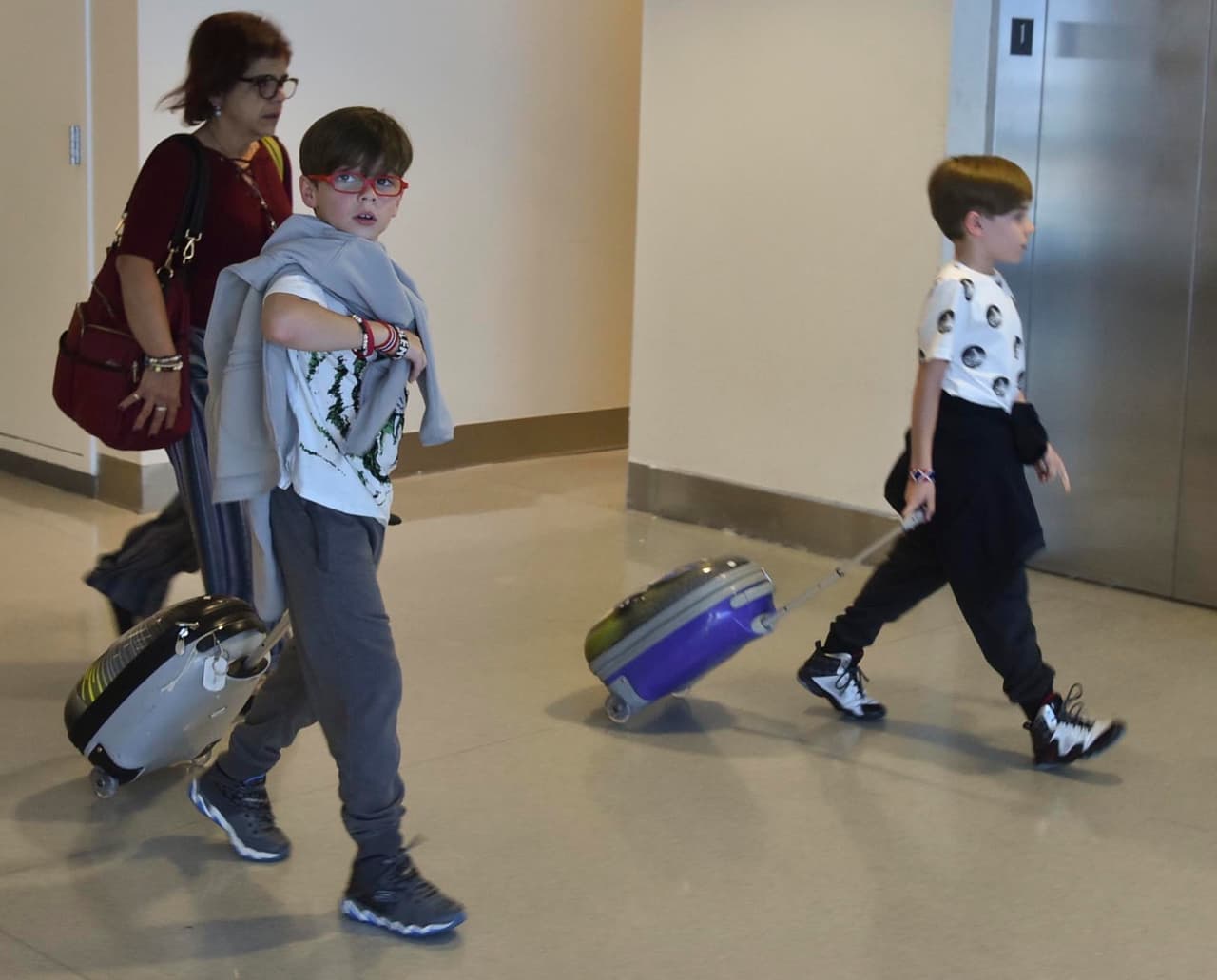 Por eso, en compañía de niñeras, viajan sin su papá con tranquilidad.