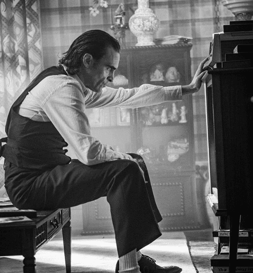 El actor ha revelado en entrevista con Collider que este personaje lo trabajó de la mano con el director y guionista: "Siempre tomo todas las consideraciones antes de elegir un papel, entonces el proceso creativo siempre lo hago en conjunto con el director y el escritor, porque trato de meterme en su mente y entender cómo lo ven. Así que este personaje fue el resultado de muchas discusiones con Todd Phillips", dijo al medio el actor de 'Her'.