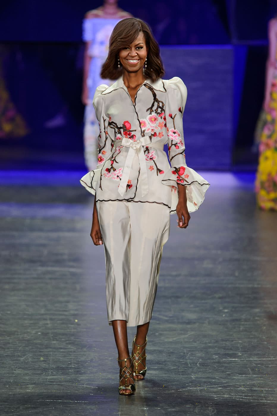 Para Naeem Khan los sabores tienen un color, por eso su devoción con la moda la ha integrado a su pasión por la cocina. Esta colección nace justamente de un interesante juego con ese amor por cocinar que dio como resultado trajes formales y románticos que podrían acompañar a Michelle Obama en cualquier evento oficial. /Imaxtree