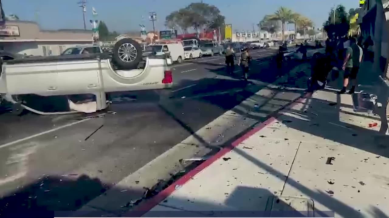 Niño de 12 años muere en aparatoso choque con vehículo de un oficial del sheriff de LA