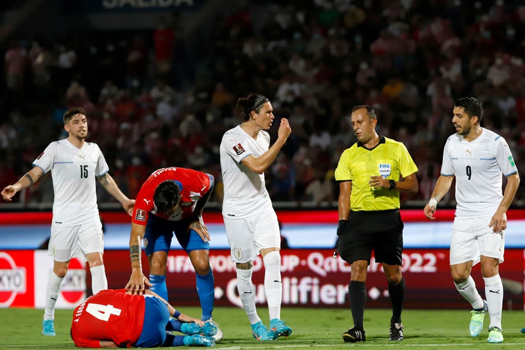 Las visitas salen victoriosas en la CONMEBOL, Uruguay logró imponerse 0-1 a Paraguay y Argentina venció 1-2 a Chile.