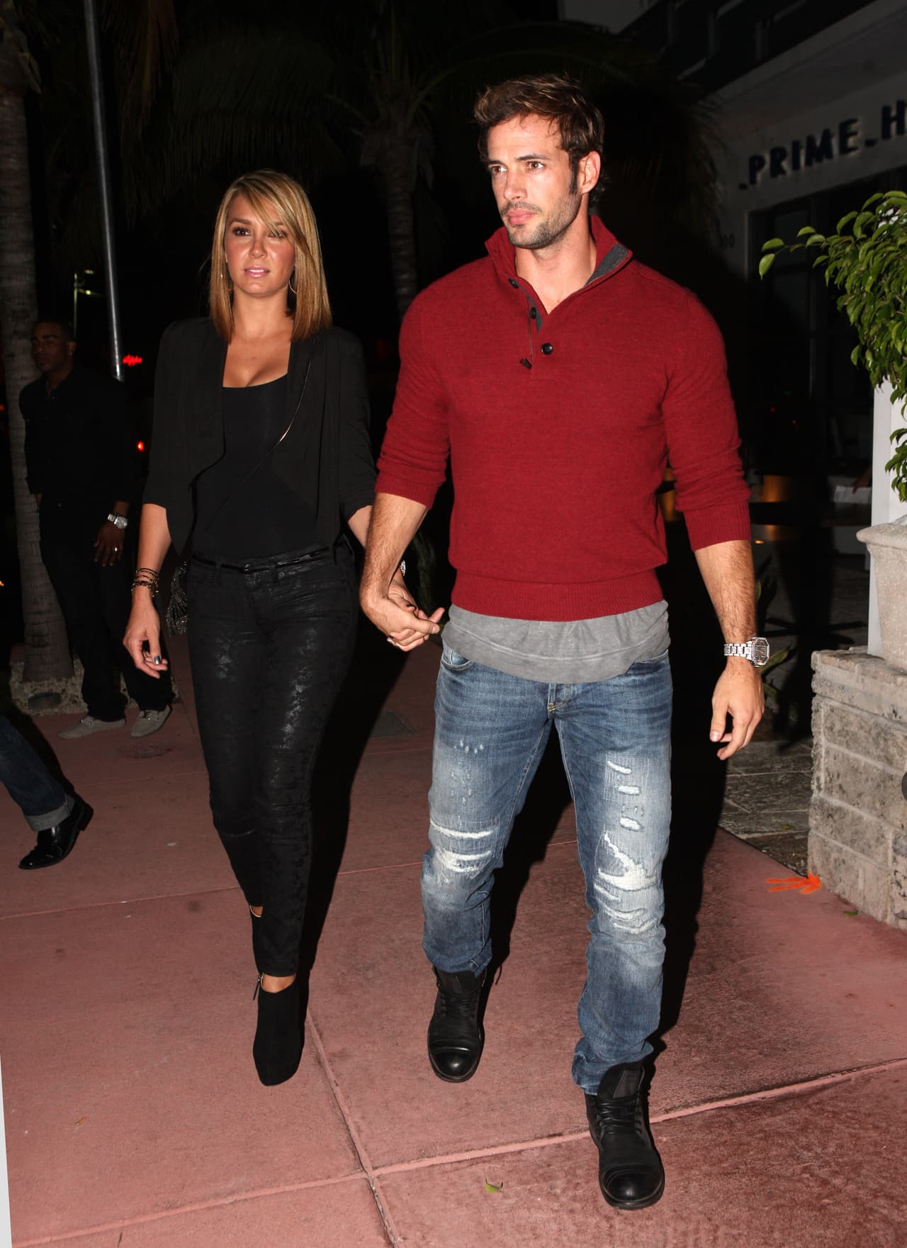 Pero ahora al menos él hace público el final de su historia de amor.