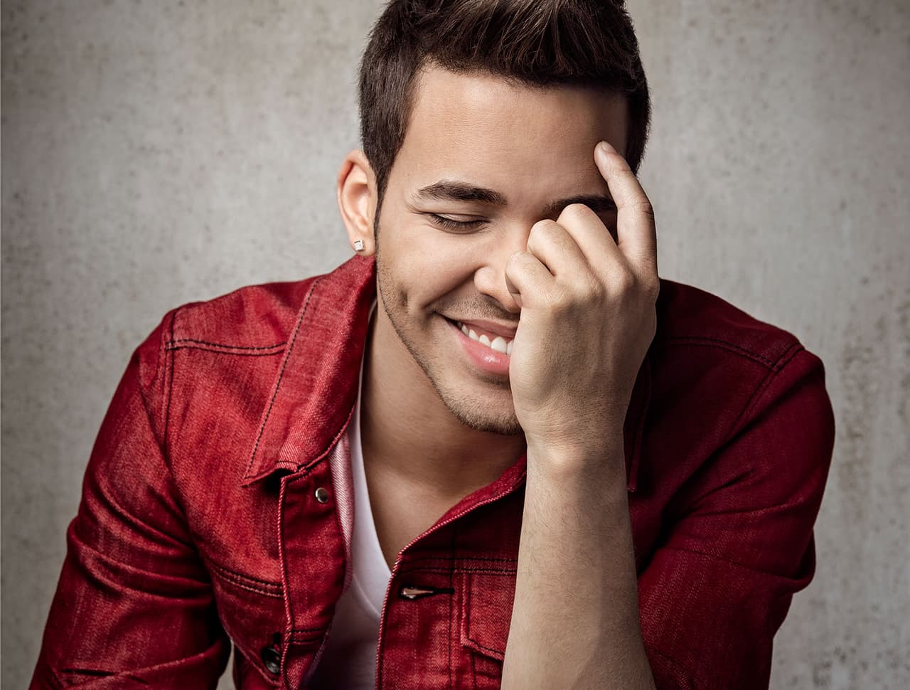 ¡Sorry Prince! Ya no puedes engañar a nadie, estás muy enamorado.