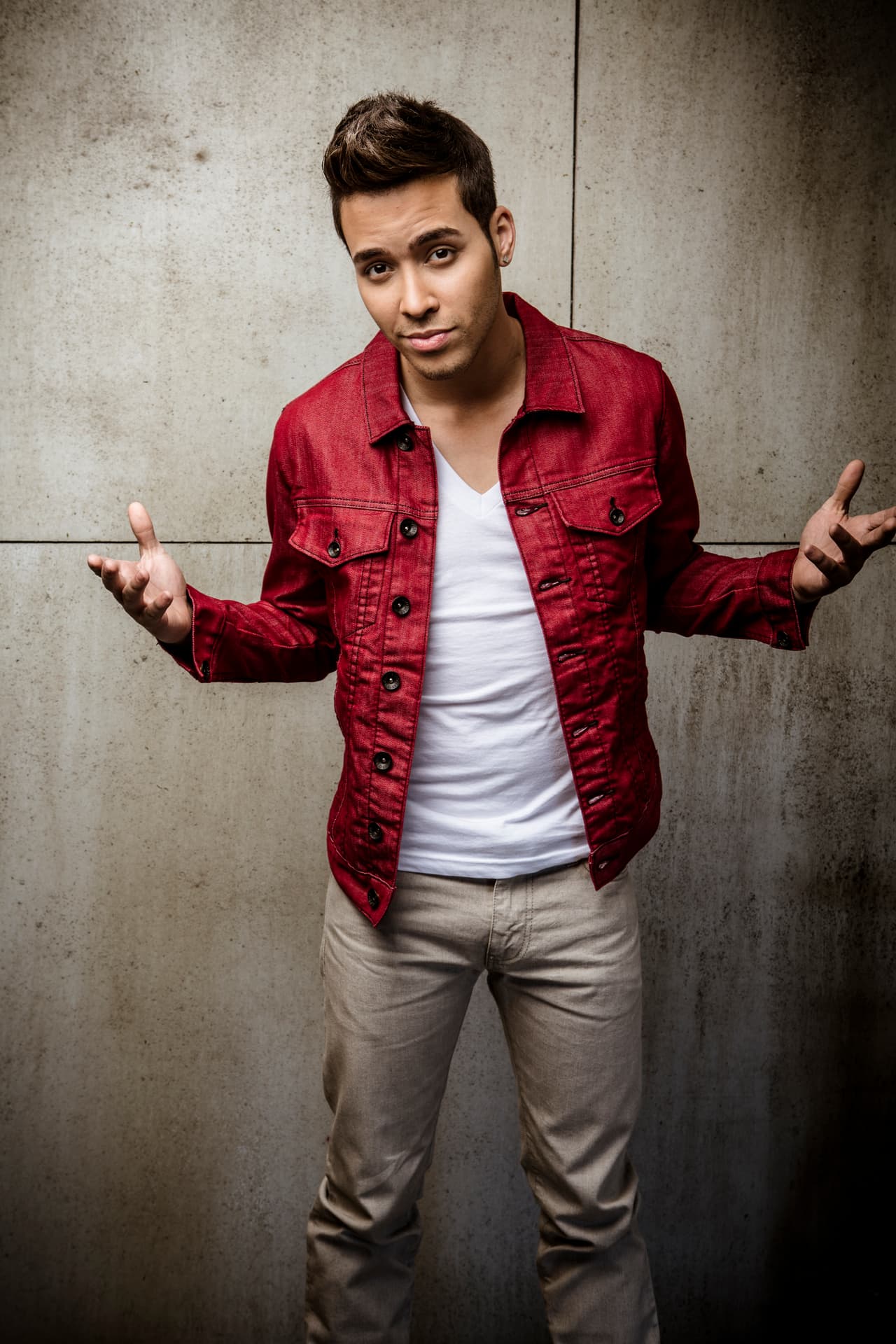 Aquellos años de conquistador tendrás que dejarlos en el baúl de los recuerdos, ya que por ahora tiene una hermosa mujer que merece todas tus miradas y atenciones.