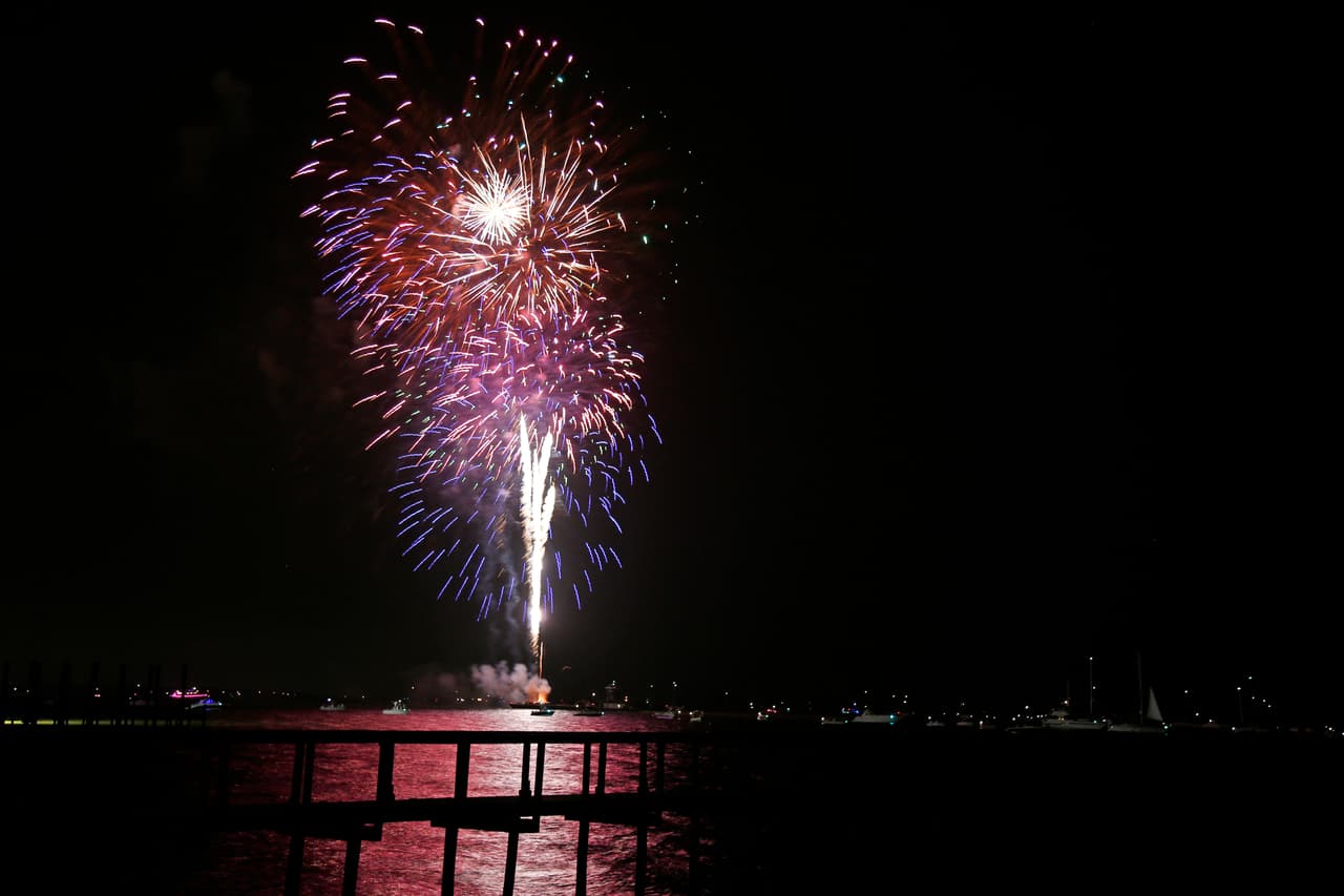 El espectáculo de luces pirotécnicas de Kemah Board Walk se realiza los viernes durante el mes de junio y el día de la independencia de EEUU.