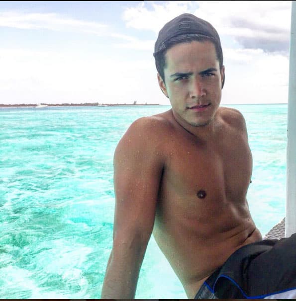 Mario Morán es el nombre de este guapo actor que comienza a robarse el corazón de muchas mujeres.