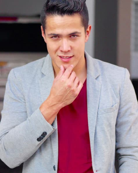 Estudio actuación en el Centro de Estudios Actorales de Televisa (CEA).