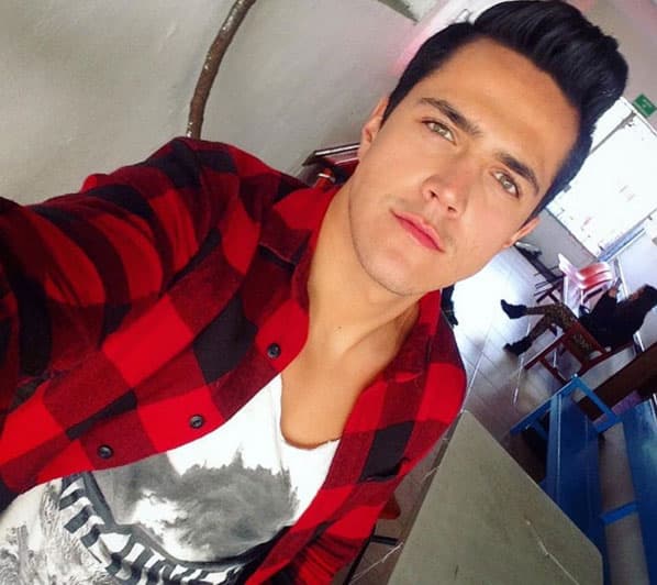 Ya tuvo una invitación para una película por parte de Warner Bros. España, pero está esperando a que se concrete el proyecto.