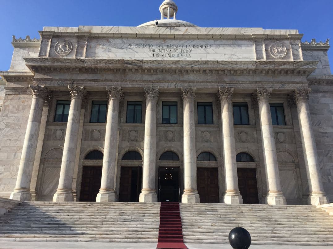 Inician las exequias del exgobernador Rafael Hernández Colón 