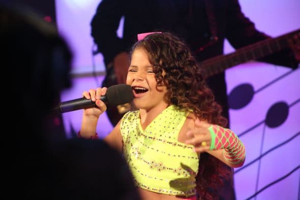 Ella cantó "Todos me miran" y sorprendió a todos con lo potente de su voz.