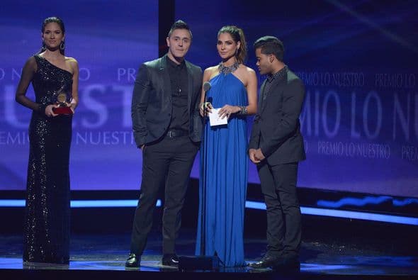 Alejandra Espinoza, Joey Montana y Karlos Rose anunciaron al ganador del premio Artista Tropical Salsa del Año.