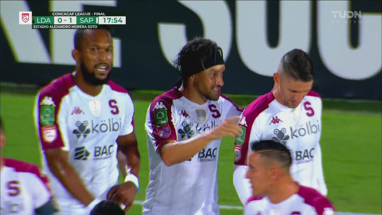 ¡Gol de ombligo! Christian Bolaños abre la cuenta para Saprissa 1-0