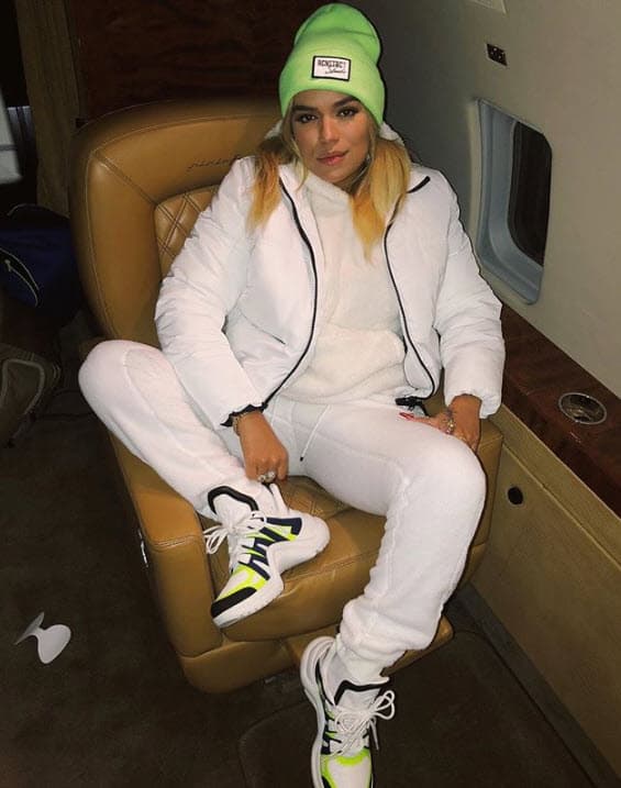 El 9 de julio, días antes de que se filtrara la noticia de que padecía el virus, estaba pautado el estreno de su tema 'Ay Dios mío'. Karol G no quería que la noticia de su padecimiento opacara la canción o "que se armara un escándalo por eso".