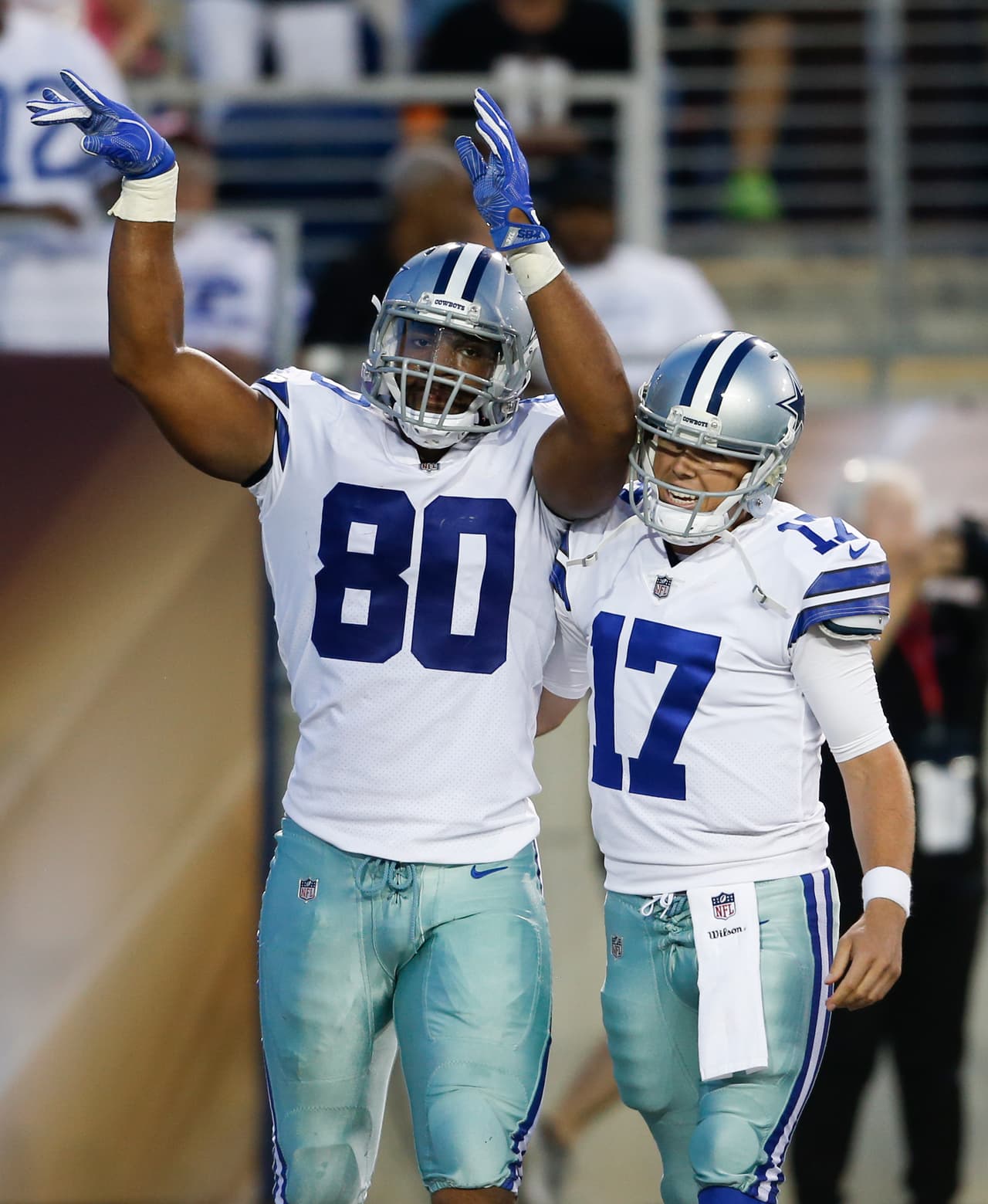 Los Dallas Cowboys y los Arizona Cardinals abrieron oficialmente esta noche la temporada de la NFL enfrentándose en el Partido del Salón de la Fama en el Tom Benson Stadium de Canton, Ohio en medio de un gran ambiente y los elegidos a ingresar en la Clase 2017.