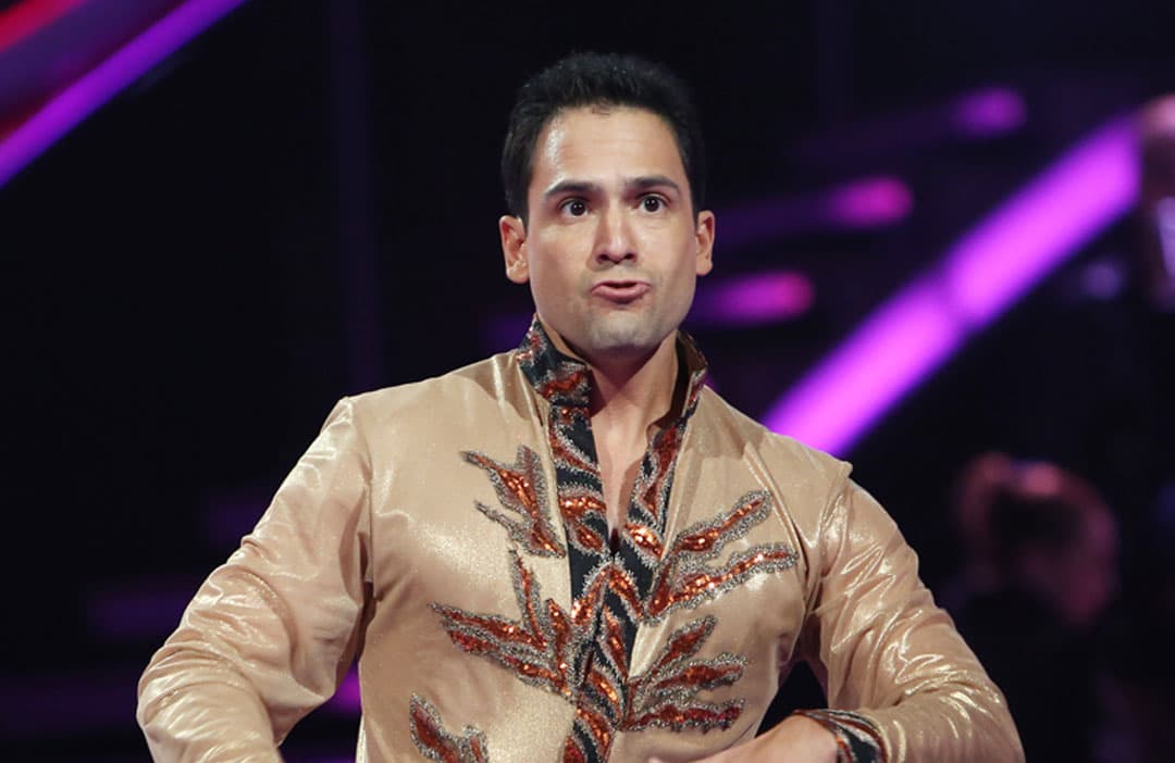 Una vez más, las muecas y gestos no podían faltar en su presentación.