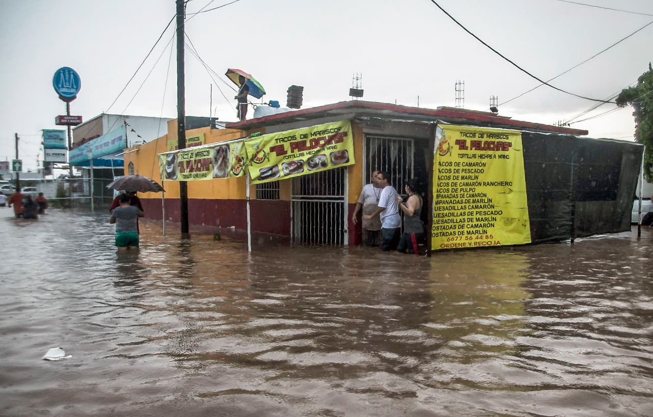 En algunos lugares el nivel del agua alcanzó más de tres pies de altura.
