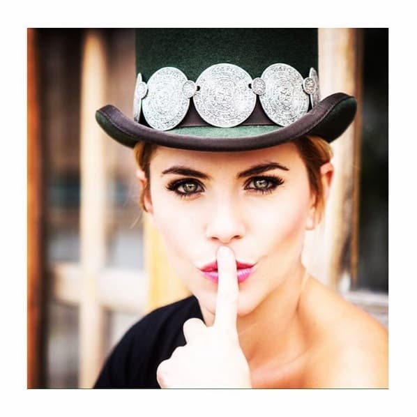 La guapa actriz colombiana tiene una sorpresa para ti que mundo revelará, ¿te atreves a tocar el cielo con ella?