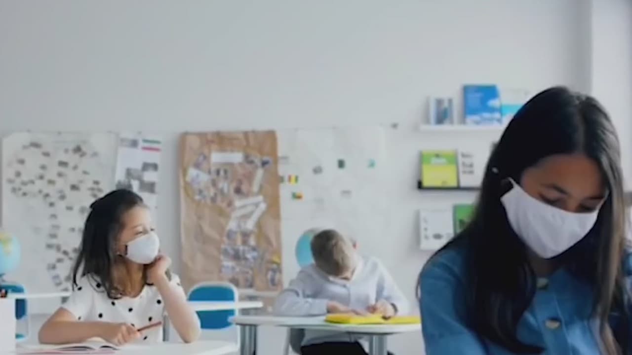 <b>¿Qué sucede con los niños que son demasiado pequeños para ser vacunados? </b>Las personas no vacunadas, incluidos los niños menores de 12 años que son demasiado pequeños para recibir la vacuna, no podrán ingresar a negocios que requieran prueba de vacunación para ingresar. Si una familia con niños pequeños no vacunados está cenando en un restaurante que requiere prueba de vacunación, entonces deben comer afuera.
<br>