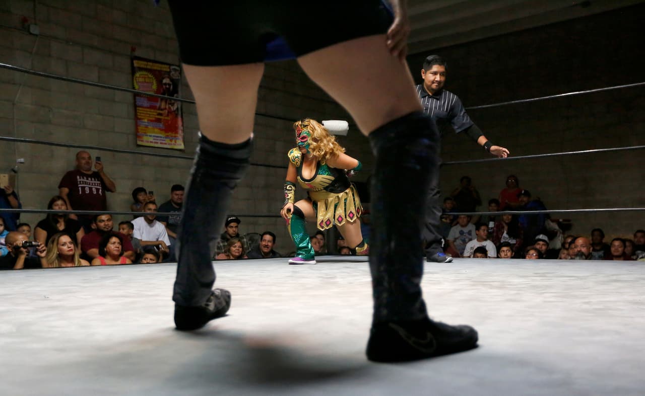 Siguiendo la tradición de este deporte-espectáculo, los peleadores mexicanos guardan con celo su identidad.