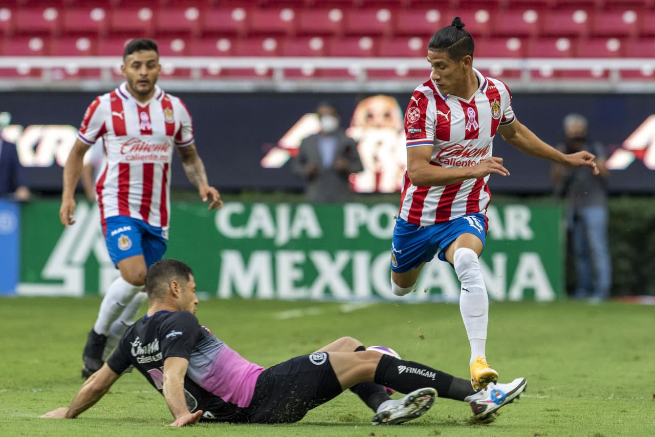 Con goles del Cabecita Rodríguez al 41 y al 90+2, Cruz azul se lleva los tres puntos en su visita a Chivas y el uruguayo llega a 12 goles en el torneo.