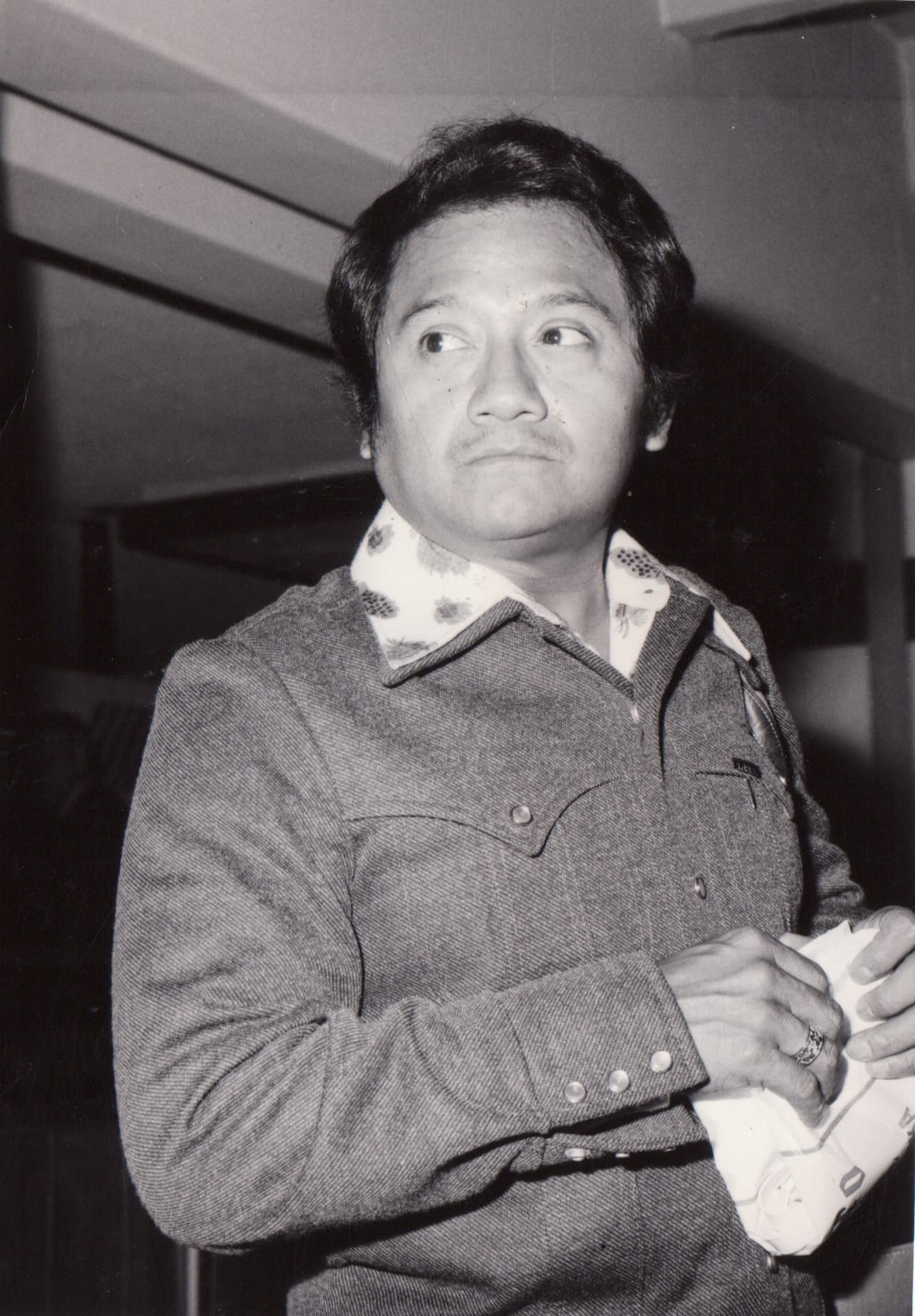 Cuando cumplió 21 años comenzó su carrera como director musical en una compañía discográfica.