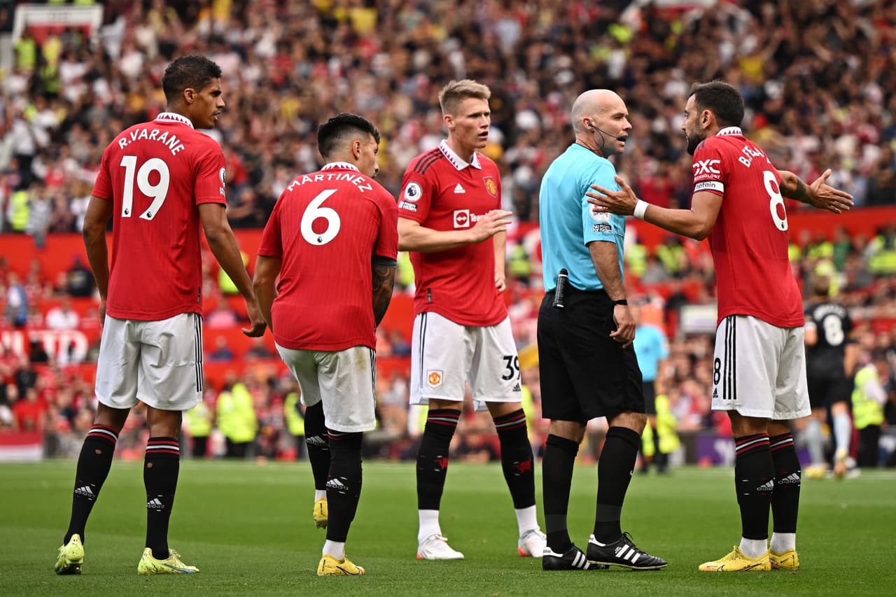 Manchester United venció al Arsenal con un doblete de Marcus Raschord y otro tanto de Antony, quien tuvo así un debut de ensueño.