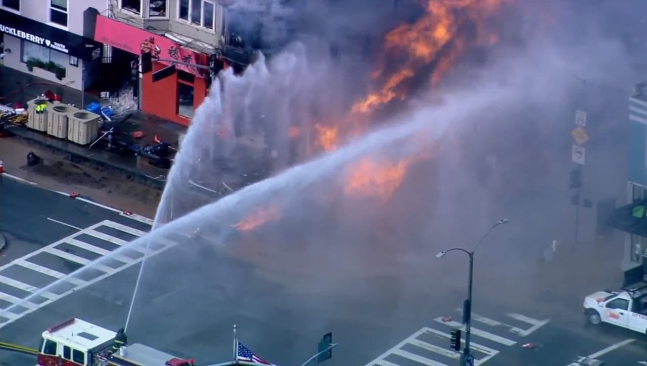 En la zona había ocho trabajadores de contrucción instalando fibra óptica y todos lograron evacuar la zona sin presentar heridas.
