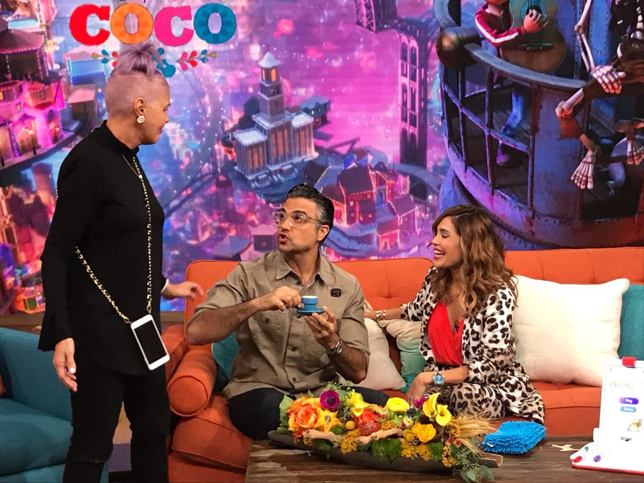 Jaime Camil agradeció el detalle, aunque anticipó que probablemente esta noche no podría dormir.