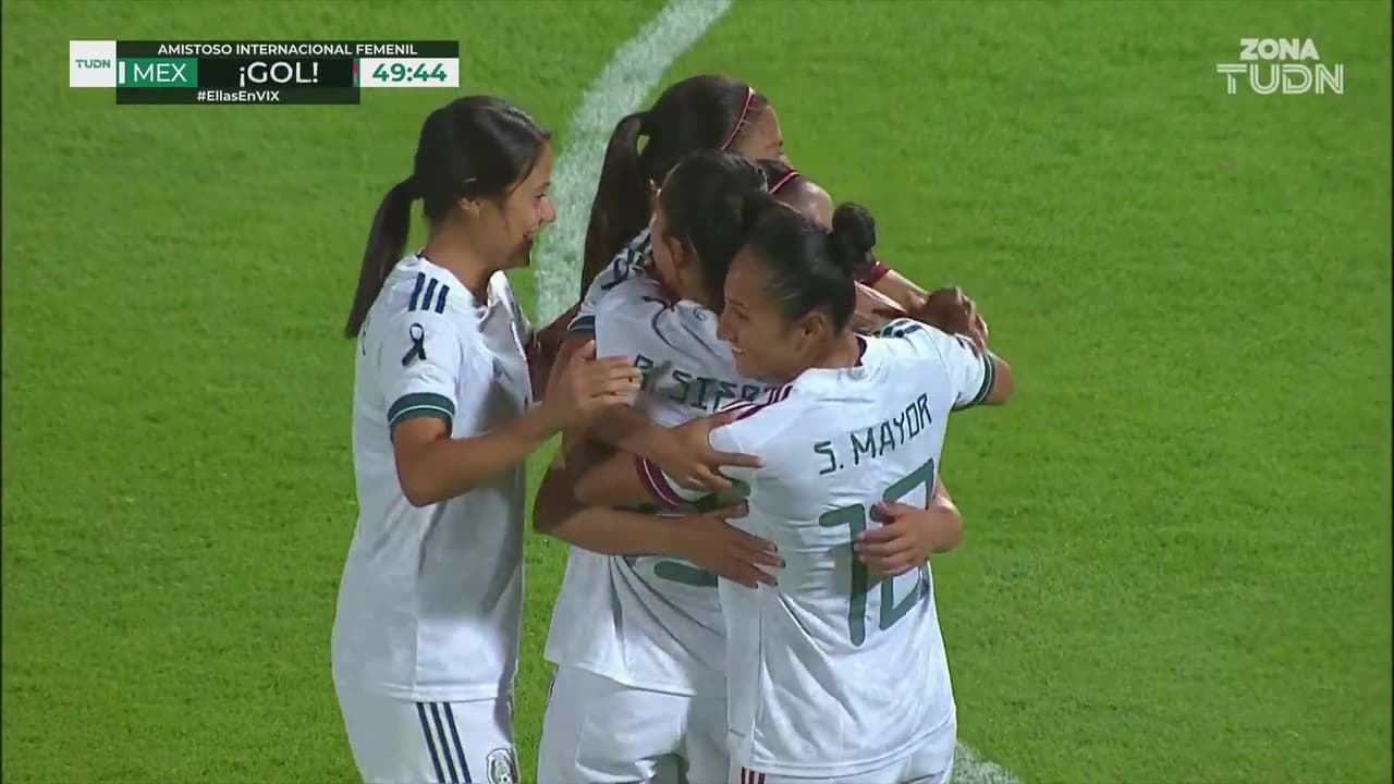 ¡Directo al ángulo! Caro Jaramillo hace el 3-1 con un golazo de tiro libre